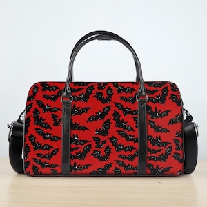 Rote Fledermaus Reisetasche - Gothic Weekender Bag | Gruseliger Halloween Seesack 2025 | Overnight / Gym / Gothic Reisetasche