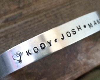 gepersonaliseerde naam armband handgemaakte, aangepaste manchet armband naam hand gestempeld gepersonaliseerde gift moeders grootmoeders kinderen vrienden