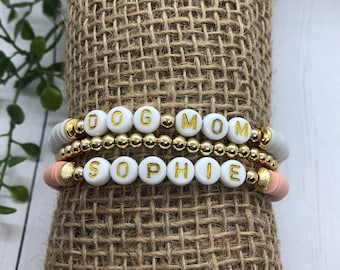 Aangepaste hond moeder Heishi kralen armband | Aangepaste hondnaam armband | Gepersonaliseerde armbanden | Letterkralenarmband | Stapelbare armbanden