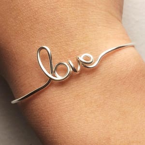 Bracelet Love - Charms jonc Love - Or 14 carats/Remplissage d'or rose/Argent sterling - Nom petite amie demoiselle d'honneur romantique - Noël réglable