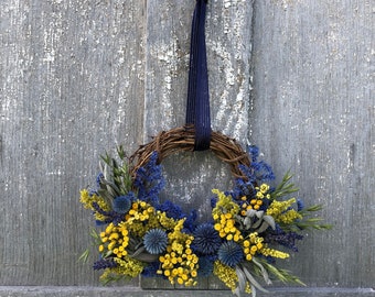 Couronne de fleurs séchées, couronne de Statice allemande bleue, couronne de Statice allemande, petite couronne de fleurs séchées, couronne de fleurs séchées bleu et jaune