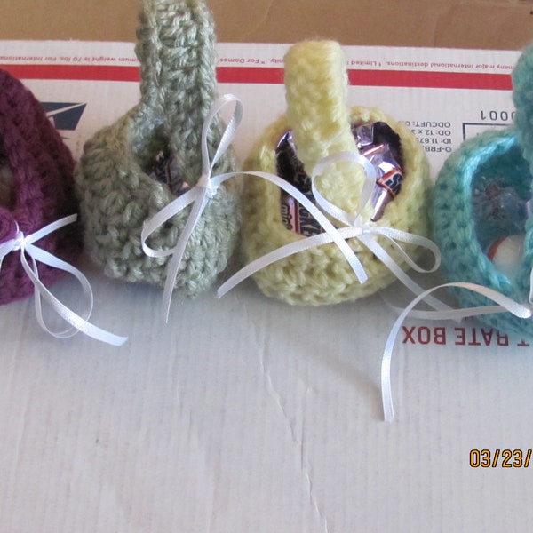 Small crochet basketsfor Easter/bridal shower/wedding shower  Set of 4