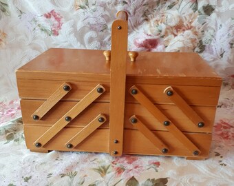 Vintage wicker basket from the 50s, Mid century sewing basket vintage basket for seamstress sewing