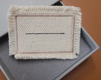 Toppa in tessuto ricamata personalizzata, etichetta in cotone con bordo sfrangiato, cartellino rustico per abbigliamento.