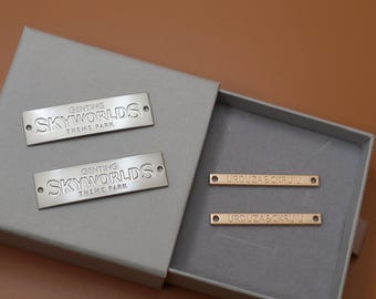 Aangepast metalen logolabel, gepersonaliseerd gegraveerd merkhardwarelabel voor tassen