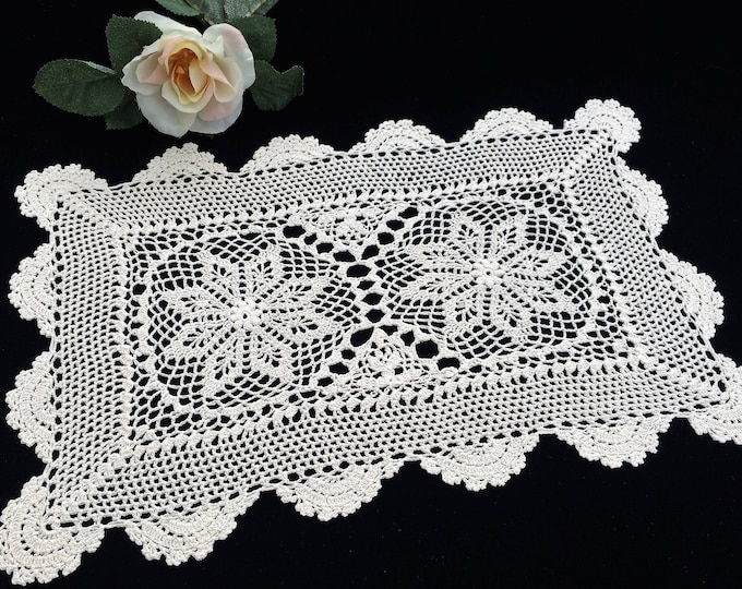 Vintage Yellow /& Cream Crochet Lace Doily Placemat