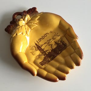 London Sampson Souvenir Cupped Hands Wall Plate Autumn Colours