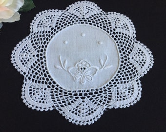 Vintage Hand Embroidered and Crochet Lace 8.5" Cake Doily