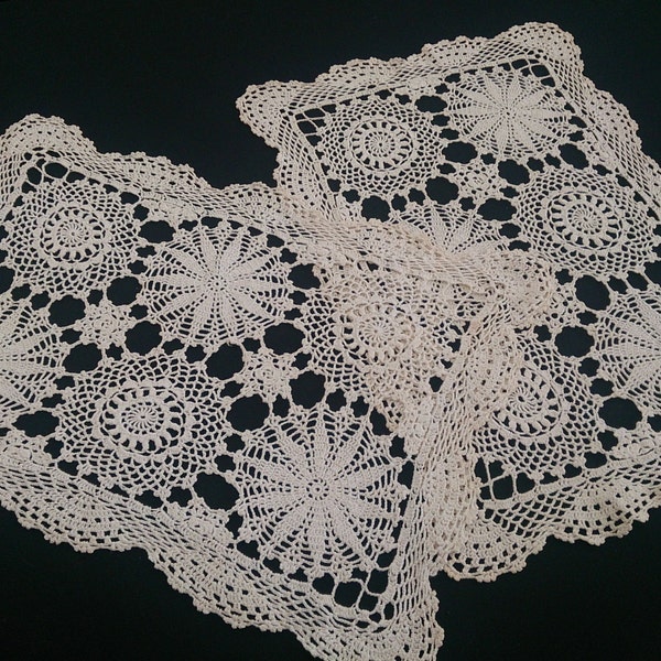 A Pair of Vintage Crocheted Lace Identical Rectangular Doilies, Placemats or Table Runners. Antique Linen white Colour. RBT0438