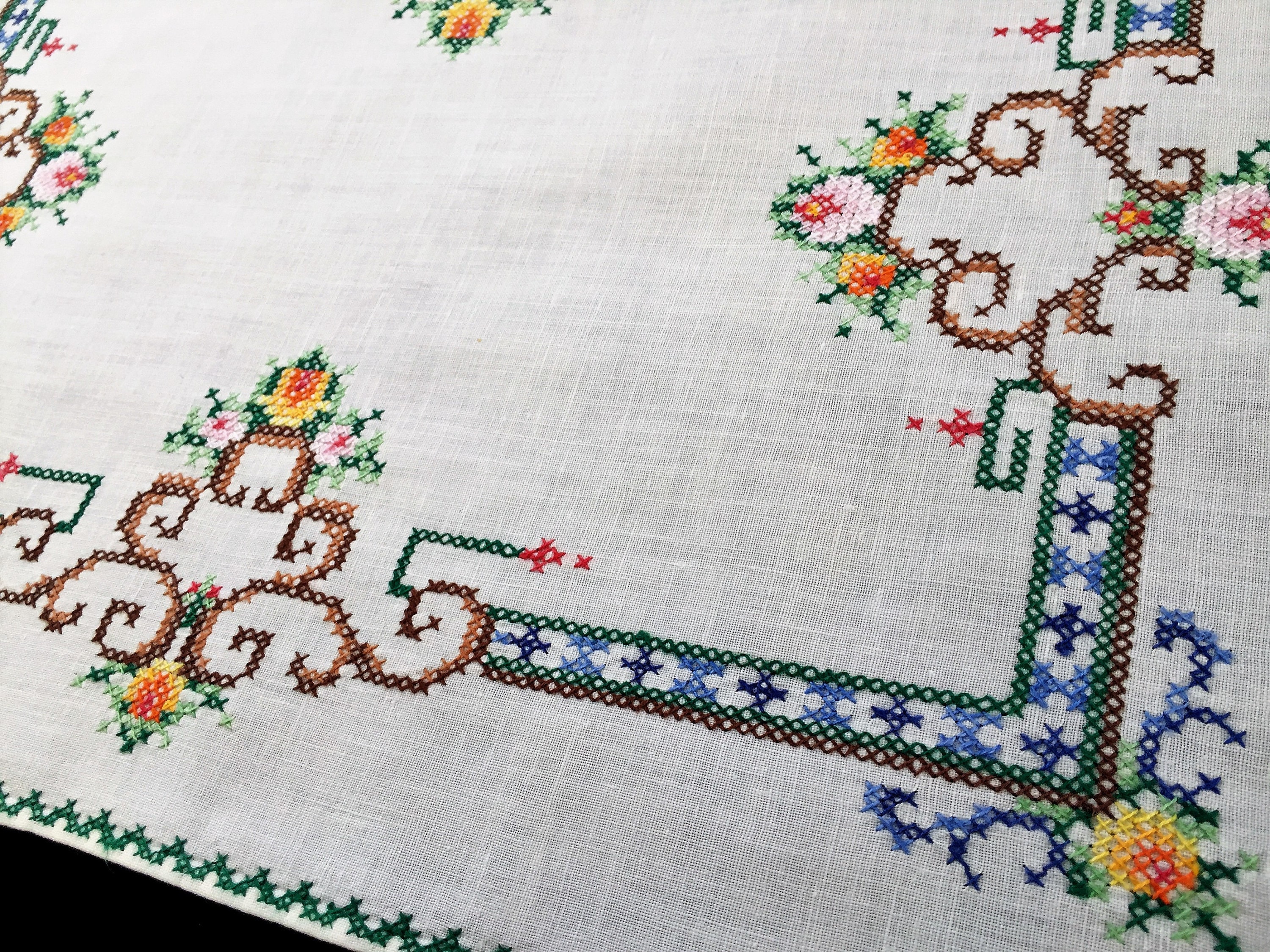 Gran punto de cruz vintage lino bordado Doily o mantel / - Etsy España Gran punto de cruz vintage lino bordado Doily o mantel / - Etsy España