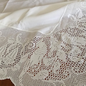 Antique Mary Card Large Crochet Lace and Linen Supper Cloth &quot;Conventional Floral and Bird Lace&quot; Weldons Practical Needlework