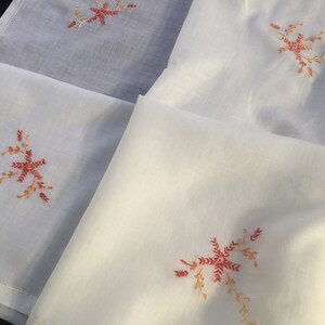 Vintage Embroidered Fine Batiste Linen Tablecloth EL0900