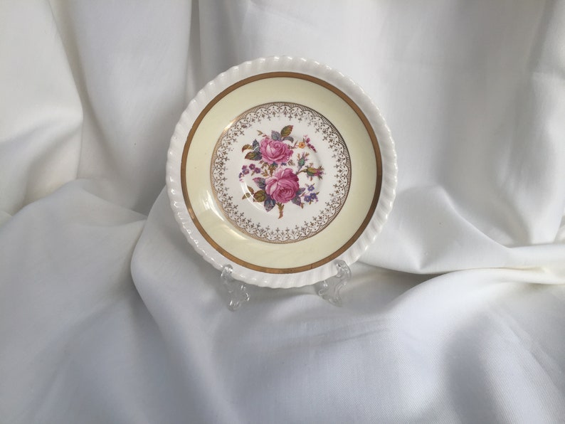 Johnson Brothers JB33 Pattern Small Vintage Saucer Old English Series
