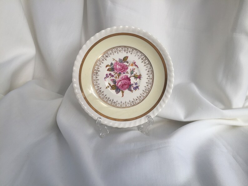 Johnson Brothers JB33 Pattern Small Vintage Saucer Old English Series