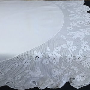 Nappe en lin irlandais vintage avec graphique géant « Wild Rose & Pigeon » No 1. Cca 1916 Mary Card Conçu Filet Crochet Edging