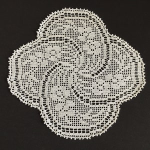 Mary Card Designed &quot;TEA TREE d&#39;oyley&quot; Filet Crochet Lace Doily English Chart No 87 (1939)