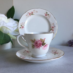 Duchess England Art Deco Vintage Glen Muster 3-teiliges Mokkatassen-, Untertassen- und Dessertteller-Set