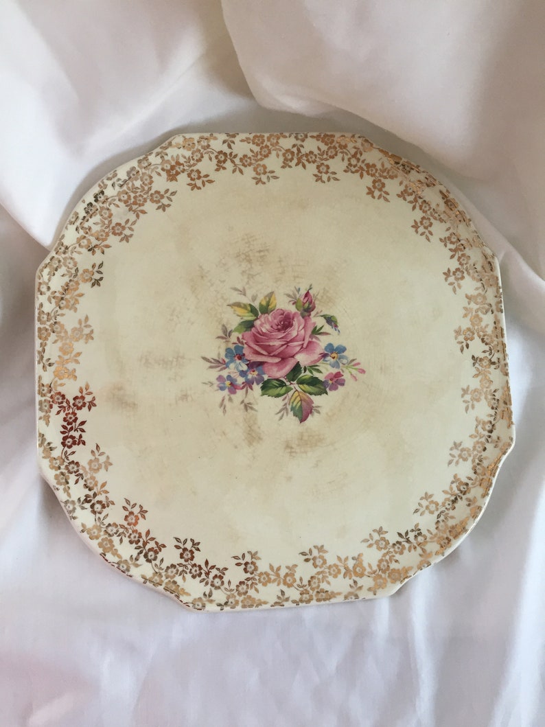 Lord Nelson Elijah Wood England Vintage 11 Flat Cake Plate with Gold Filigree and Rose Bouquet Pattern VCH0417