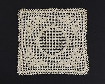 Ecru Filet Lace Doily "Butterfly Square" Potentially Designed by Mary Card | Collectible