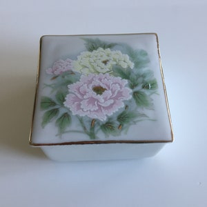 Rare Japanese Vintage Bone China CHIHARA Jewellery/Ring Box with Lid