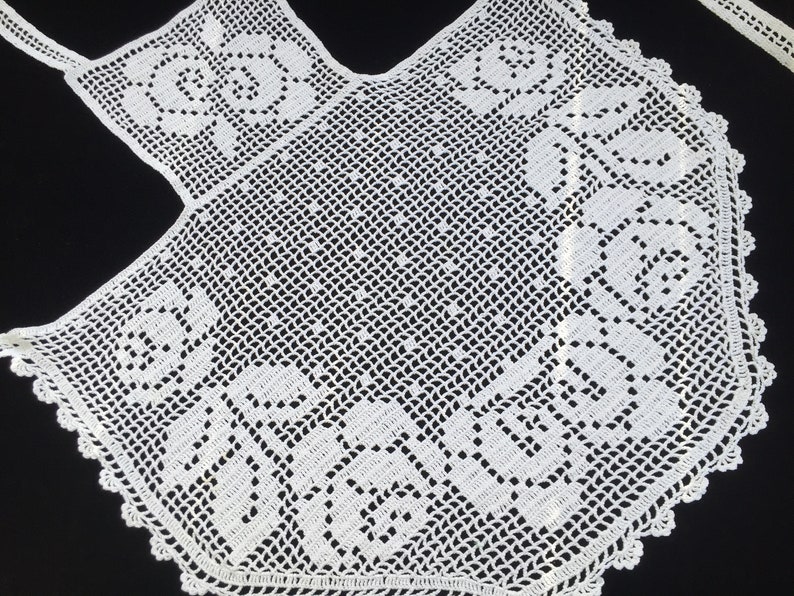 Lace Cafe Apron with FIlet Crochet Roses EL1404