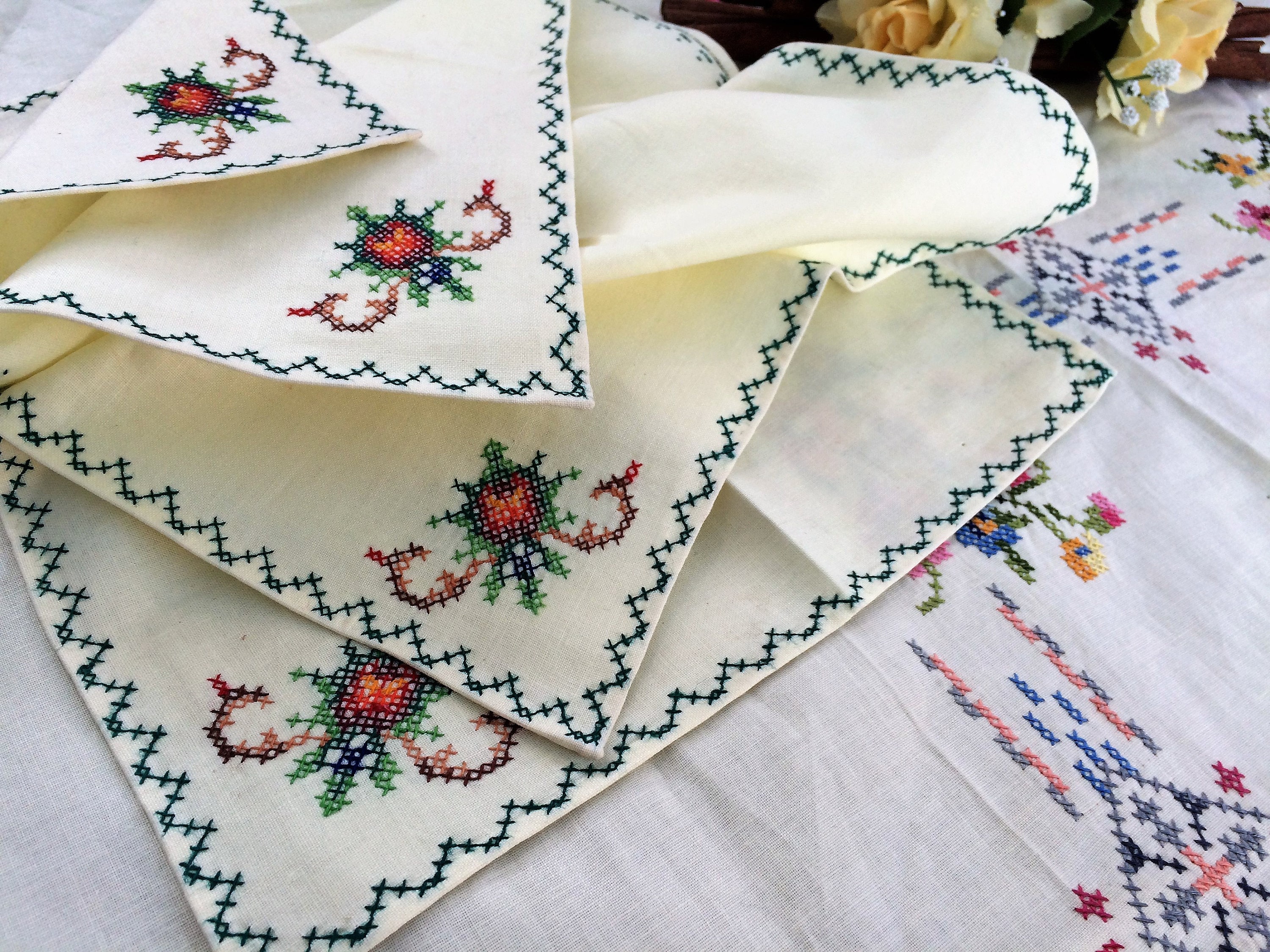 Embroidered Tablecloth and 4 Napkins. Cross Stitch Embroidered | Etsy