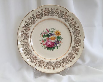 Johnson Brothers JB1179 Pattern 9" Vintage Salad Plate Ivory and Gold VCH01146