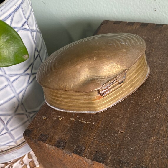 Small Vintage Clam Shell shape Box Triket Box V… Gem