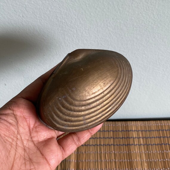 Small Vintage Clam Shell shape Box Triket Box V… Gem