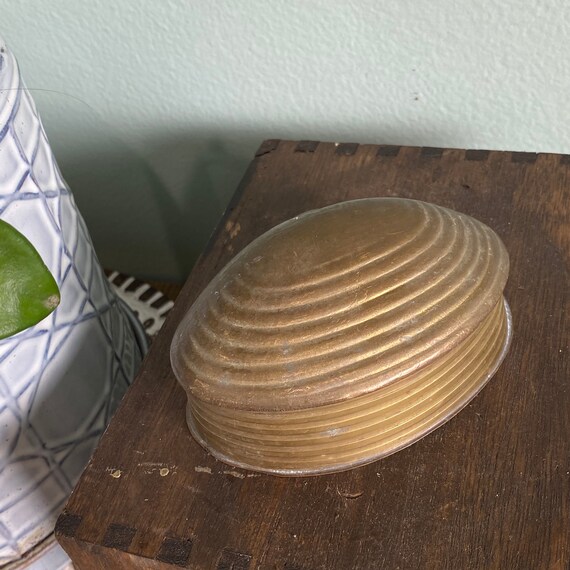 Small Vintage Clam Shell shape Box Triket Box V… Gem