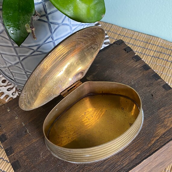 Small Vintage Clam Shell shape Box Triket Box V… Gem