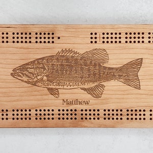 Planche de cribbage, petite planche personnalisée pour berceau de pêche à l'achigan, cadeau d'anniversaire pour papa, fête des pères