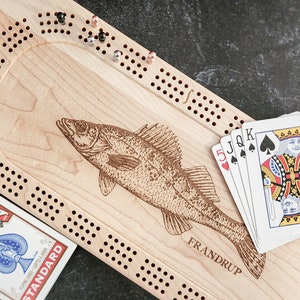 Planche de cribbage, Planche de berceau de pêche personnalisée, Planche de cribbage de pêche au doré, Cadeau d'anniversaire pour papa, Fête des pères