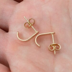 Flache Ohrstecker, offene Hoop Ohrringe, Minimalistische Ohrstecker, 20g Post Ohrstecker