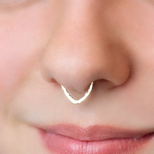 Anneau de septum faux V martelé, aucun piercing nécessaire, bijoux de septum de texture or, manchette de septum de nez image 6