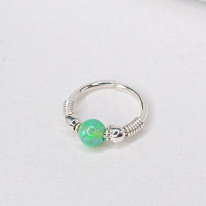 Piercing de cartilagem da orelha superior com argola, brinco de hélice com miçangas e prata