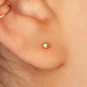 Orecchini a bottone a sfera in oro 18K da 3 mm, orecchini a bottone a pois delicati