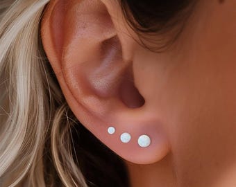 Zilveren oorknopjes vuuropaal edelsteen, verandert van kleur