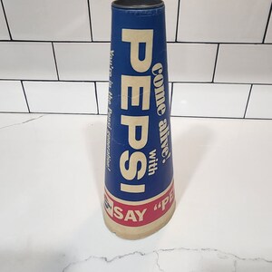 vintage dos anos 1960, 1970, 60, 70, publicidade em megafone de papelão da Pepsi