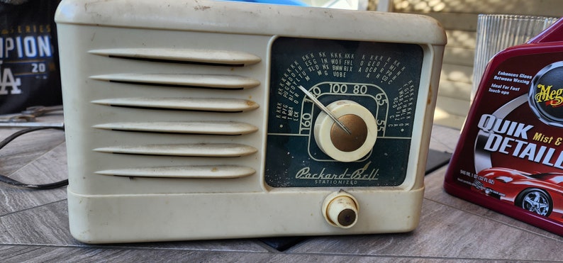 Vintage Packard Bell stationized shops radio