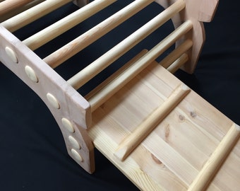 Delicias de madera. Columpio y escalera para niños pequeños