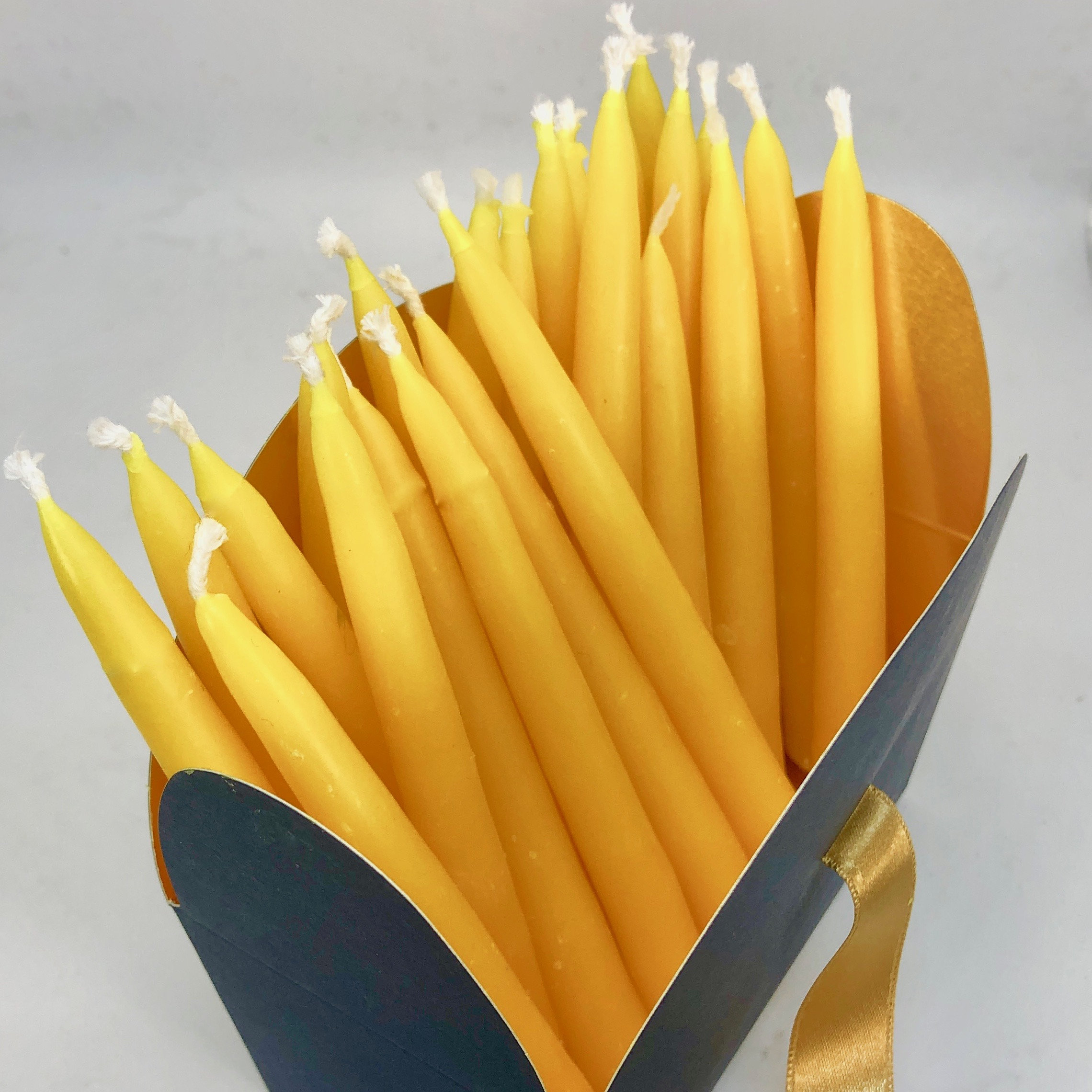 Beeswax Christmas tree candle, hand-pulled