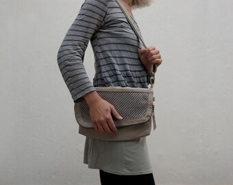Minimal Leather foldover handbag, Crossbody bag with zipper, Minimal Travel Purse