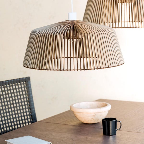 TINDRA Skandinavische Holz Pendelleuchte: Minimalistische Deckenlampe aus baltischer Birke