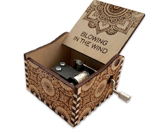 Blowin' in the Wind - Bob Dylan Laser Cut Hand Crank Wood Music Box met gepersonaliseerde gravure