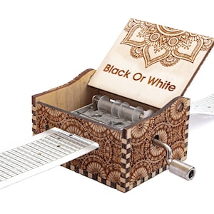 Nero o bianco - Carillon con strisce di carta in legno a manovella con incisione personalizzata - Tagliato e inciso al laser