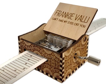 Can't Take My Eyes Off You - Frankie Valli - Hand Crank Wood Paper Strip Music Box met gepersonaliseerde gravure - Laser Cut en gegraveerd