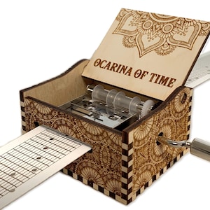 Ocarina Of Time - The Legend of Zelda - Scatola musicale per strisce di carta in legno manovella con incisione personalizzata - Taglio laser e inciso