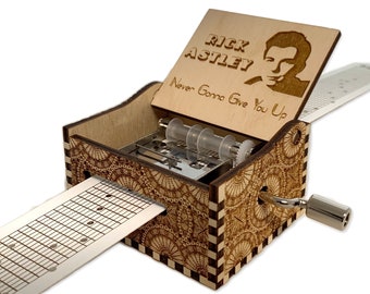 Never Gona Give You Up - Rick Astley - Hand Crank Wood Paper Strip Music Box con incisione personalizzata - Taglio laser e inciso