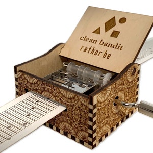 Piuttosto essere Bandito pulito Hand Crank Wood Paper Strip Music Box con incisione personalizzata Taglio laser e inciso immagine 1